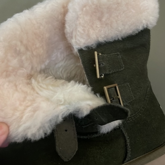 UGG KOOLABURRA  green leather color size 6” womens boots - Picture 7 of 15